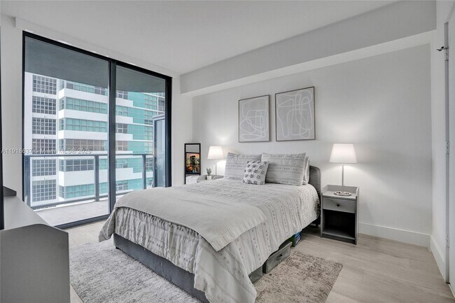 Foto del edificio - 121 NE 34th St