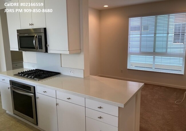 Foto del edificio - Los Angeles 2-bedroom Townhome