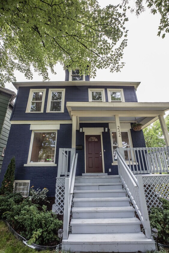 Primary Photo - 242 Englewood St