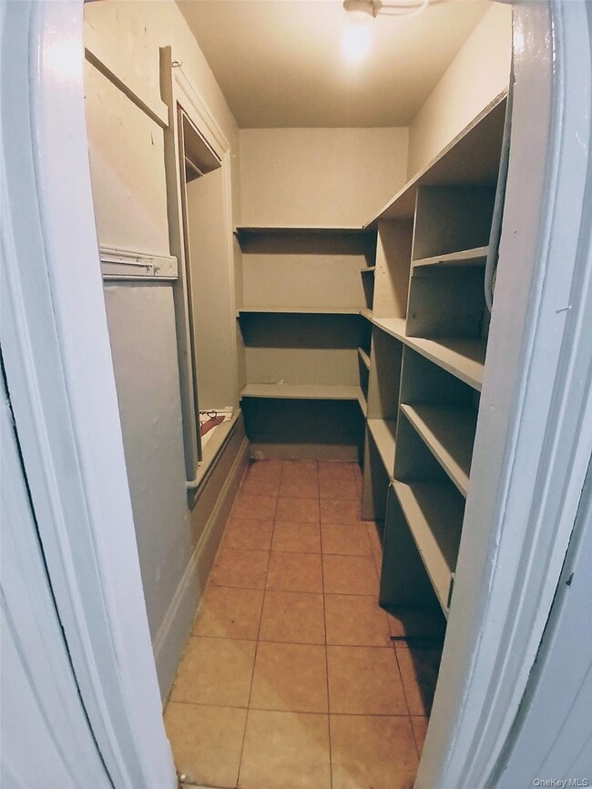 Foto del edificio - 40 Benkard Ave