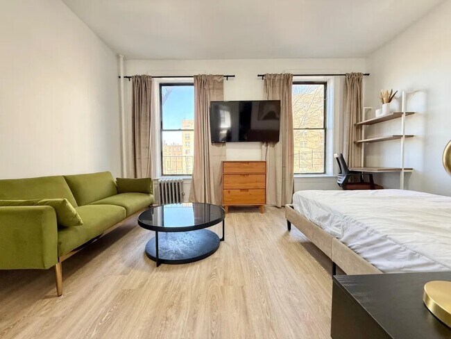 Foto del edificio - Furnished room/NOT APARTMENT
