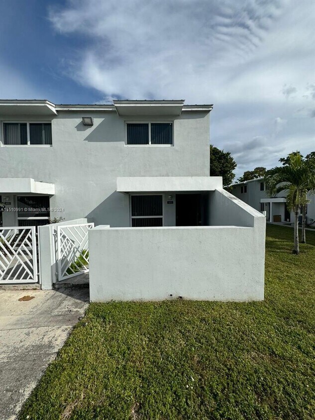 Primary Photo - 483 NW 19th St