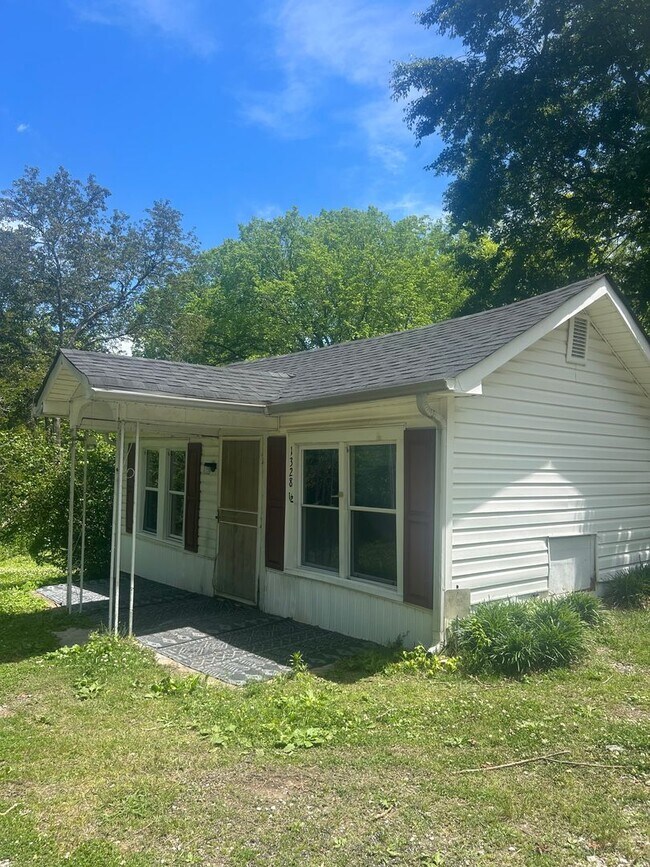 Building Photo - 1328 Greens Lake Rd