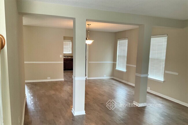 Building Photo - 3502 Rosebud Park Dr