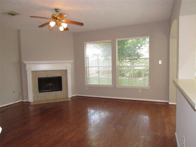 Foto del edificio - 3519 Englewood Dr