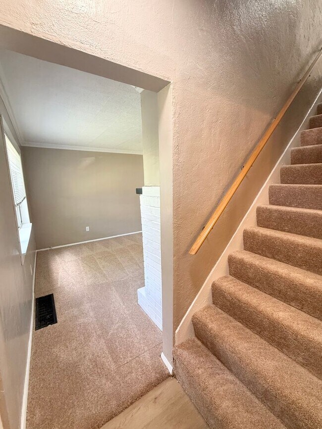 Foto del edificio - 3 Bed, 1.5 Bath in Overbrook/ Brookline for rent- Huge yard and great layout!