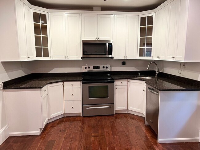 Building Photo - 48 Valley Rd