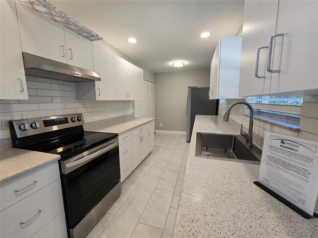 Foto del edificio - 3201 SE Hibiscus St