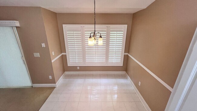 Building Photo - Charming 3BR Home with Large Living Area –...