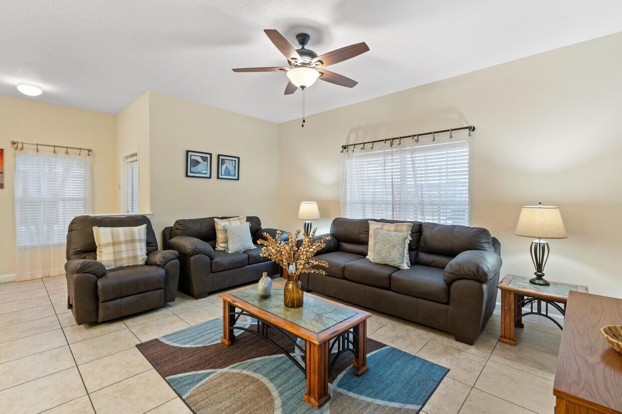 Foto principal - 3071 Beach Palm Ave