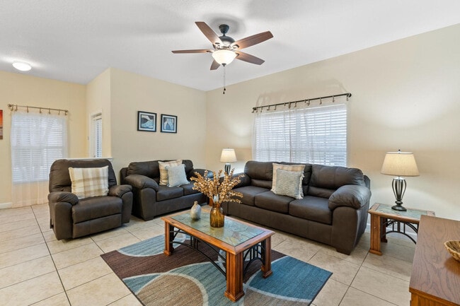 Building Photo - 3071 Beach Palm Ave