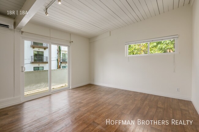 Foto del edificio - 6871 Franklin Ave