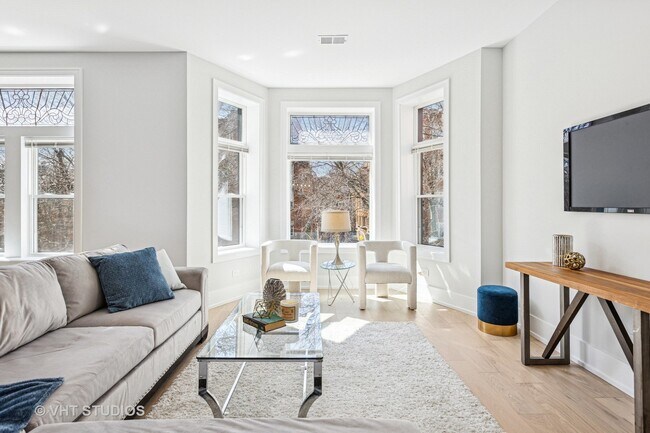 Foto del edificio - 5331 N Kenmore Ave