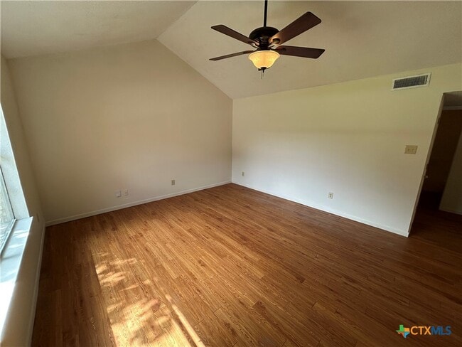 Foto del edificio - 1324 S Mesquite Ave
