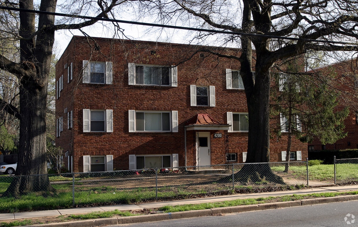 Foto del edificio - 4200 Queensbury Rd