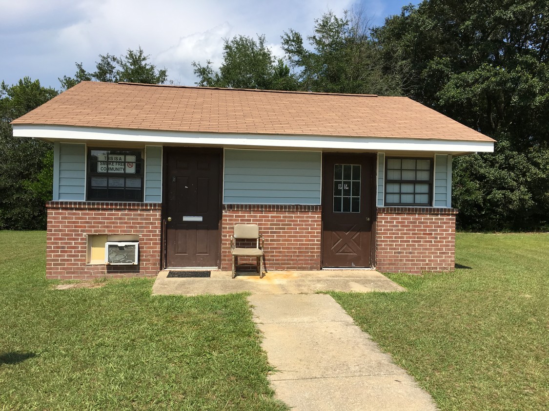 Building Photo - Chickasaw Apartments