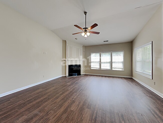 Foto del edificio - 7604 Cole Ln