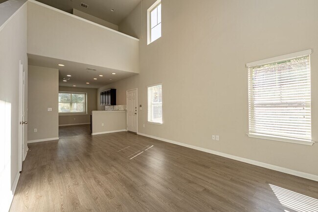 Building Photo - Modern Comfort Meets Location Goals – 4 Bed, 3.5 Bath Stunner in The Ridge