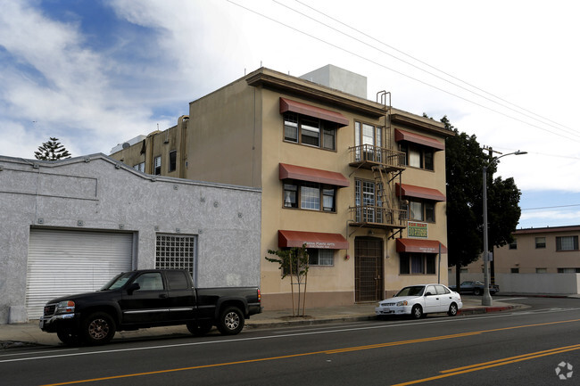 Building Photo - Marina Pointe