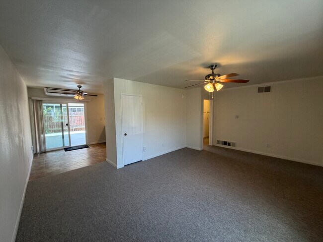 Foto del edificio - 6305 Acorn St