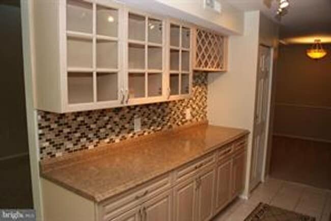 Building Photo - 3 BEDROOM CONDO WITH BALCONY, ALL UTILITIES INCLUDED