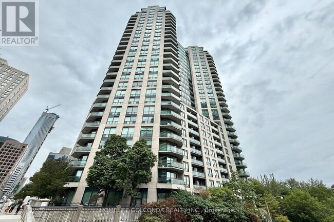 Photo du bâtiment - 300-2300 Bloor St E