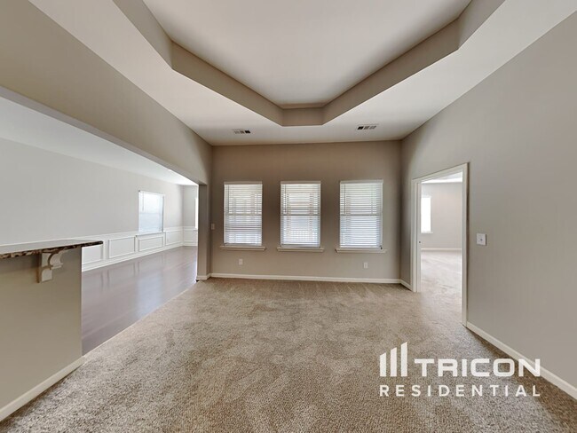 Foto del edificio - 1008 Harper Dean Wy