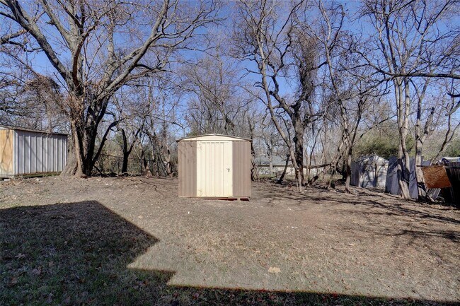 Building Photo - 329 Ruth St