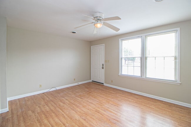 Building Photo - 814 Golf View Pl