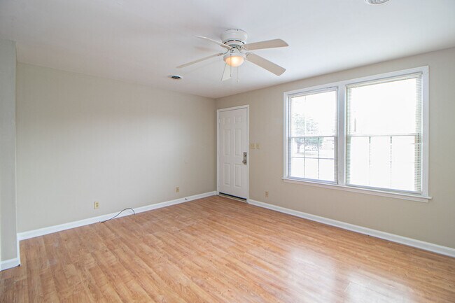 Foto del edificio - 814 Golf View Pl