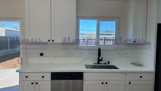 Foto del edificio - 4854 Barstow St