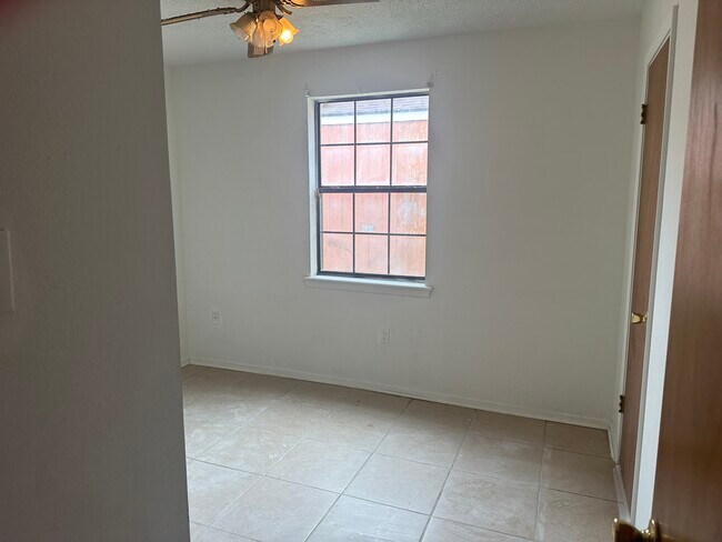 Foto del edificio - 8537 Longwood View Ave
