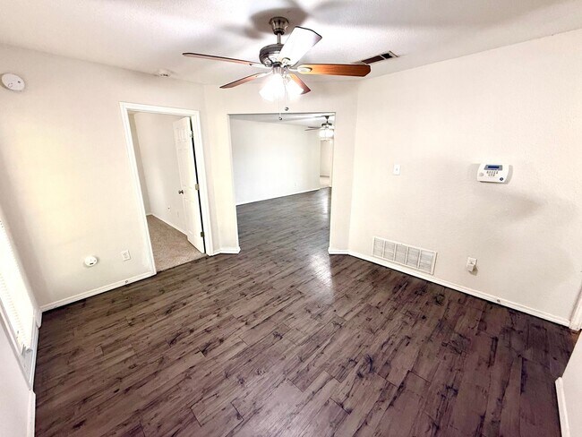 Building Photo - Available Now! Charming Single-Story Home in Waco with Modern Finishes & Spacious Yard