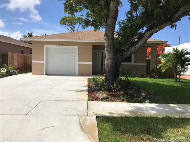 Foto del edificio - 3 br, 2 bath House - 224 SW 5th St