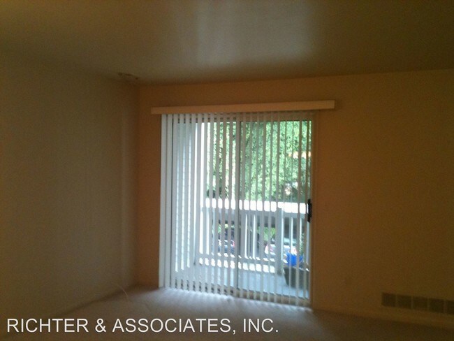 Building Photo - 1127 S Lake Dr