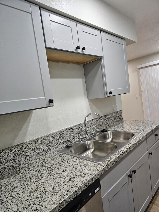 Building Photo - 385 Alemar Way