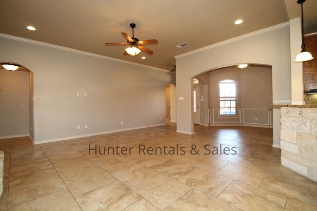 Building Photo - Beautiful Home!