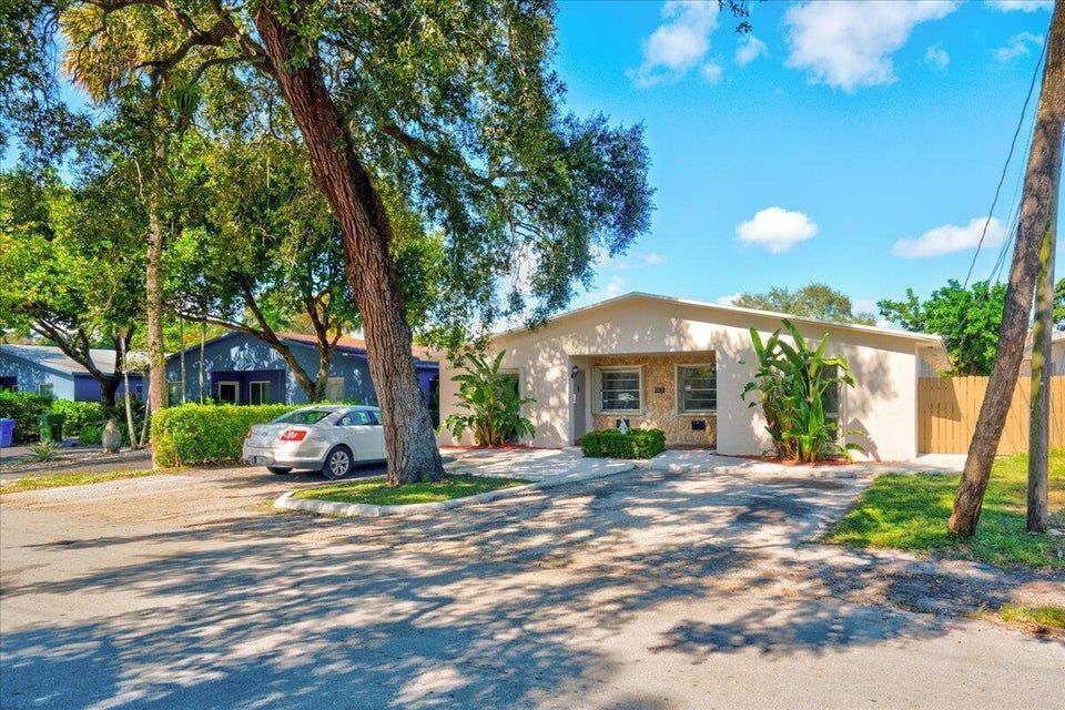 Building Photo - 913 Orange Isle