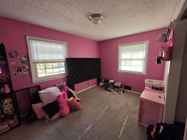 Building Photo - 500 NE 113th Ter