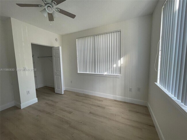 Building Photo - 6821 SW 44th St