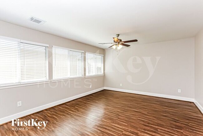 Foto del edificio - 20730 Settlers Lake Cir N