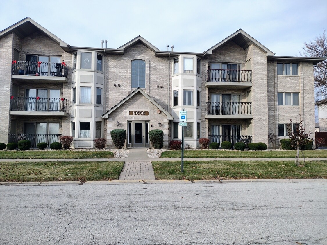 8650 Laporte Ave Unit 2D, Burbank, IL 60459 Condo for Rent in Burbank