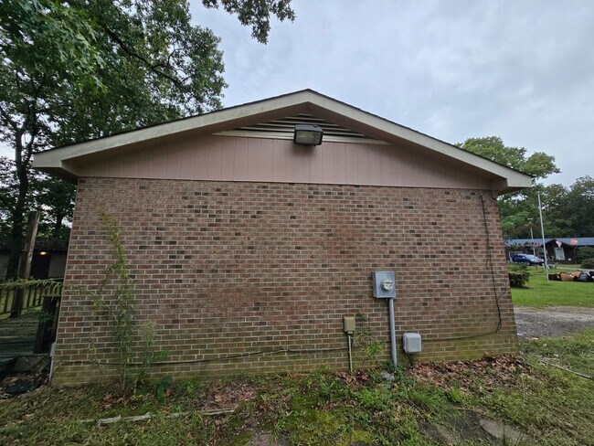Foto del edificio - 1803 Oak Tree Ct