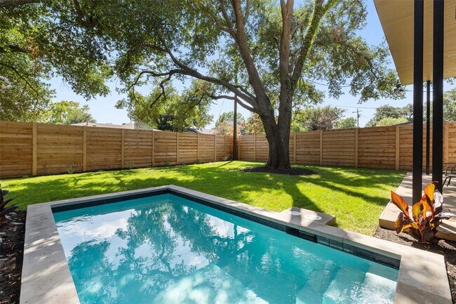 Foto del edificio - 2305 Southern Oaks Dr