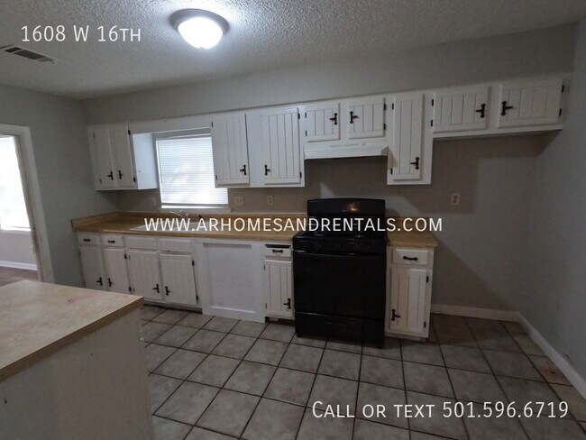 Building Photo - 1608 W 16th | $725 | 2 beds, 1 full bath