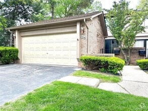 Building Photo - 31404 Hunters Cir Dr