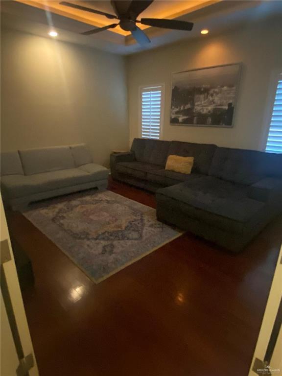 Foto del edificio - 4101 Tyler Ave