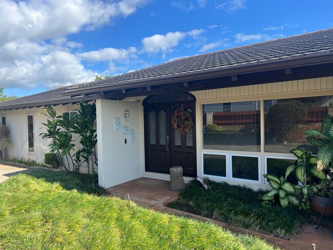 Foto del edificio - Large Newtown house on Flag Lot with 2 car...