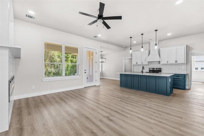 Foto del edificio - 2318 Progress Dr