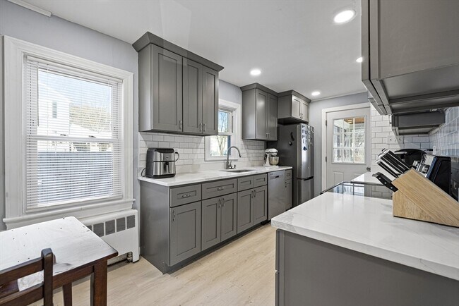 Building Photo - 57-59 Larchwood Rd